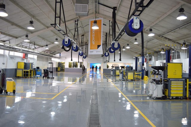 پیاده سازی استانداردهای جهانی رنو در ارتقاء کیفیت فروش و خدمات پس از فروش (+عکس)