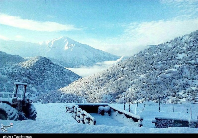 محاصره یک ماهه روستائیان الیگودرز در برف (+عکس)