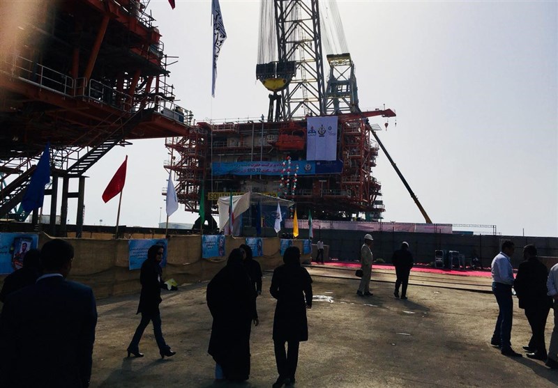 انجام عملیات بارگیری و انتقال اولین سکوی فاز ۲۲ پارس جنوبی توسط قرارگاه خاتم&zwnj;الانبیا (+ عکس)