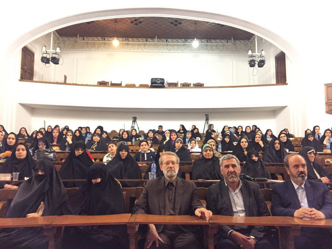 ديدار علی لاریجانی با همسران نمايندگان مجلس (عگس)