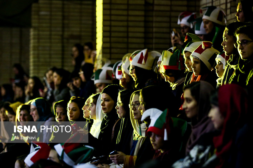 مسابقه تیم&zwnj;ملی با حضور بانوان در ورزشگاه بدون درد و خونریزی(+عکس)