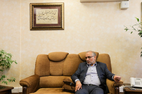 حسین مرعشی: اصول‌گرایان دوست دارند انتخابات به دور دوم برود/ میرسلیم اصول‌گرا تر از دیگران است/ هیچ رای اصولگرایی به سمت اقای روحانی نخواهد رفت/ برخی مدیران روحانی از مردم فاصله گرفتند/ جای هاشمی برای بسیج مردم خالی است