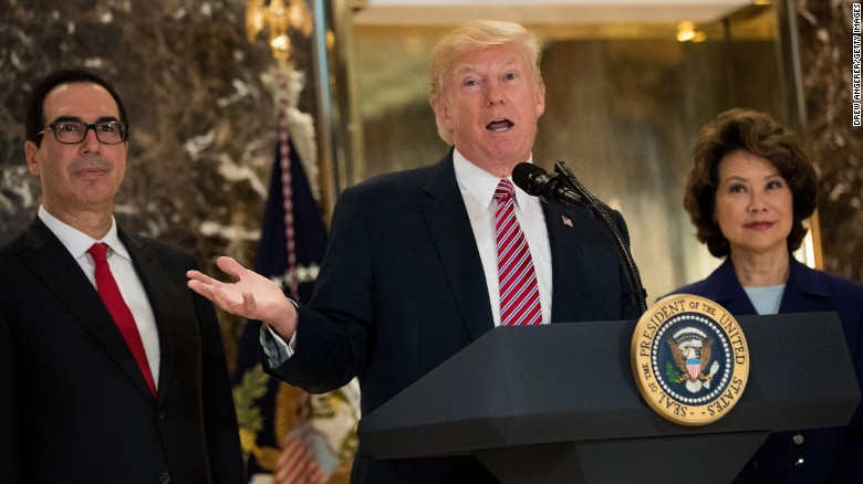 ترامپ: نژاد پرستان و مخالفانشان هر دو مقصرند