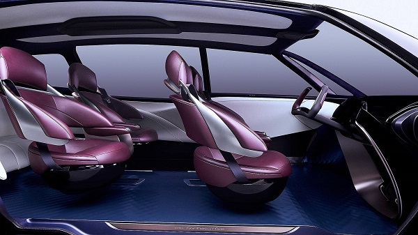 فاین&zwnj;کامفورت تویوتا مدلی برای نمایش اطلاعات روی شیشه&zwnj;های جانبی