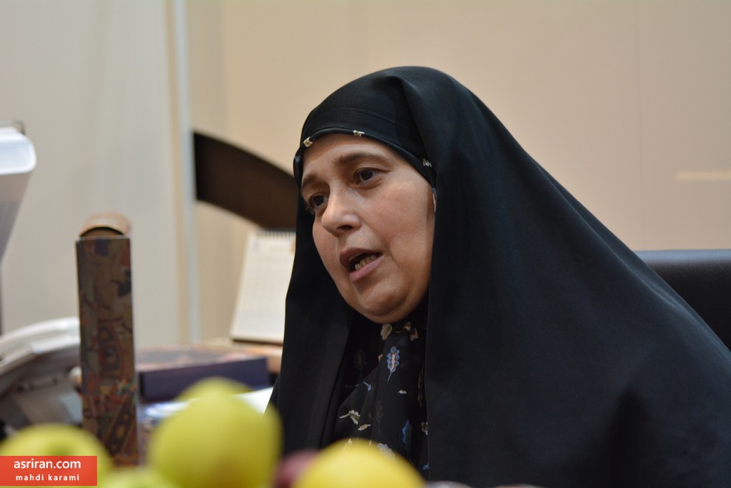 پروانه سلحشوری نماینده مردم تهران: کسانی که برای رای آوری روحانی تلاش کردند نقش تعیین کننده&zwnj;ای در دولت ندارند/ نشد و نمی&zwnj;گذارند واژه مناسب برای رییس جمهور نیست / دلیل انتخاب نشدن نهاوندیان نظر منفی نمایندگان بود/ روحانی بگوید کجای کار دستش نیست/ در کنار زبان فارسی باید زبان مادری تدریس شود