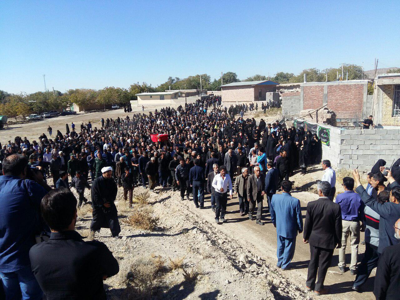 تشییع پیکر پدر سردار سلیمانی (عکس)