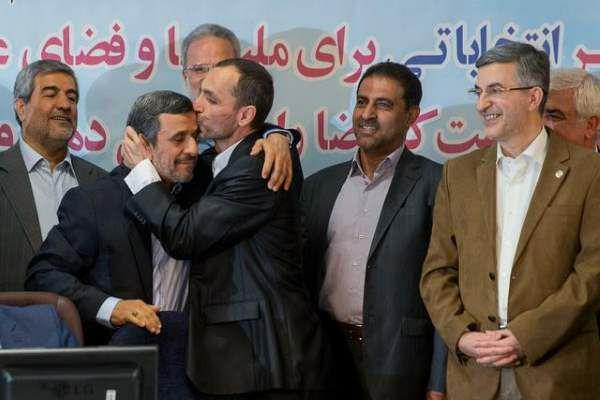 امضا کنندگان نامه به احمدی نژاد، نسبت به دولت روحانی بی مروتی کرده اند/مقامات دولت احمدی نژاد به انتخابات آینده چشم دارند/تحلیل رفتار متناقض امضا کنندگان نامه سرگشاده