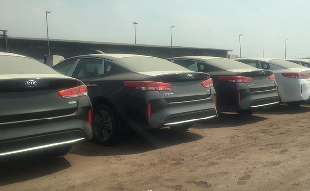 سرپرست سازمان توسعه تجارت ایران : نتیجه جلسه سران سه قوا درباره ترخیص خودروهای مانده در گمرک به زودی اعلام می&zwnj;شود