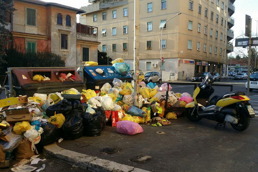 بحران زباله در رم ایتالیا/ مدیران مدارس: در صورت ادامه این روند مدارس را تعطیل می کنیم بحران زباله در رم ایتالیا/ مدیران مدارس: در صورت ادامه این روند مدارس را تعطیل می کنیم