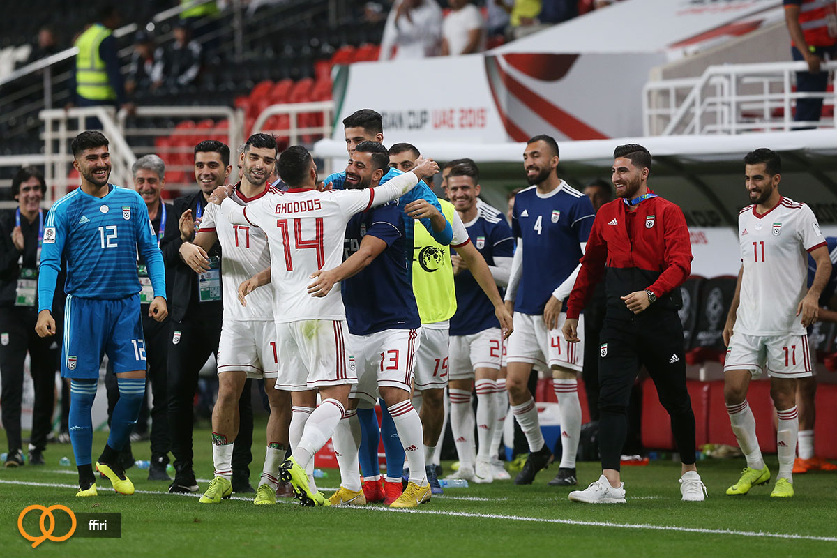 درخشش به مشتهای گره کرده! درخشش به مشتهای گره کرده!