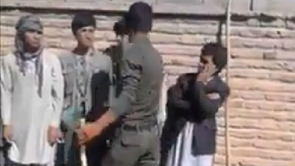 بدرفتاری با مهاجران افغان/ احضار معاون سفیر ایران به وزارت خارجه افغانستان