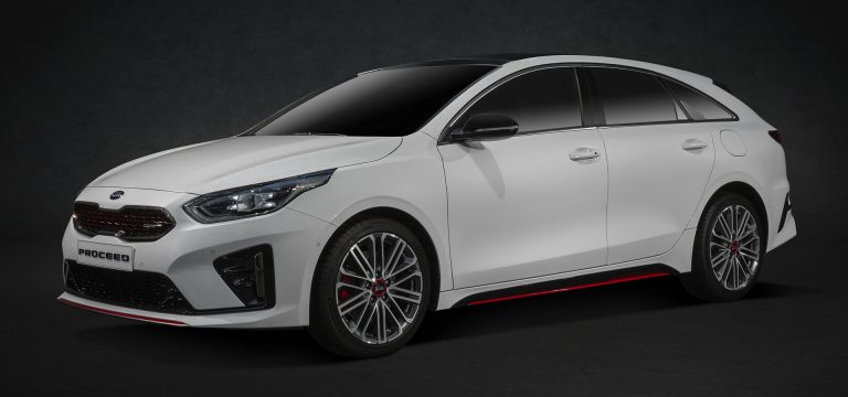 مقایسه پروسید کیا و شوتینگ&zwnj;بریک CLA بنز