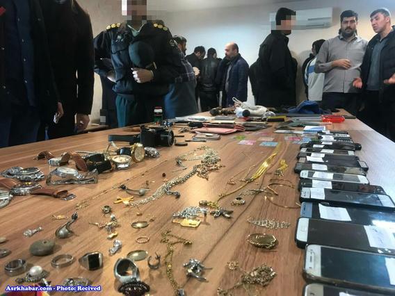 دستگیری اعضای باند سارقین منازل شمال شهر تهران (+عکس) دستگیری اعضای باند سارقین منازل شمال شهر تهران (+عکس)