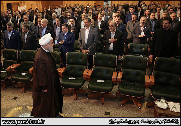 روحانی: رهبری چند بار به من گفتند که با لوایج چهارگانه مخالفتی ندارند/ پس چه کسی مخالف است؟/ نمیشود کشور را دست 10-20 نفر بدهند! روحانی: رهبری چند بار به من گفتند که با لوایج چهارگانه مخالفتی ندارند/ پس چه کسی مخالف است؟/ نمیشود کشور را دست 10-20 نفر بدهند!