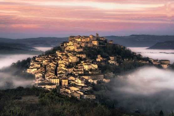 روستایی عجیب و رویایی بر فراز ابرها (+عکس)