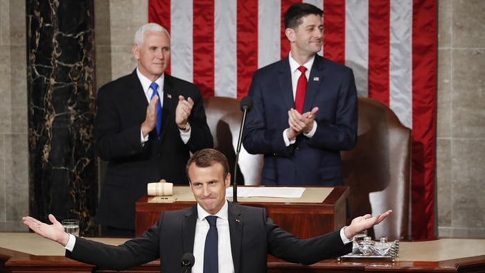 ماکرون در بازگشت ار آمریکا : نتوانستم ترامپ را قانع به ماندن در برجام کنم/ آمریکا احتمالا از برجام خارج می شود