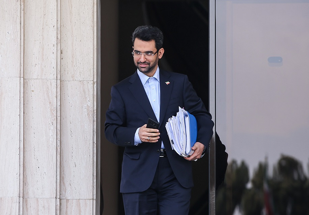 طفلک، وزیر ارتباطات!