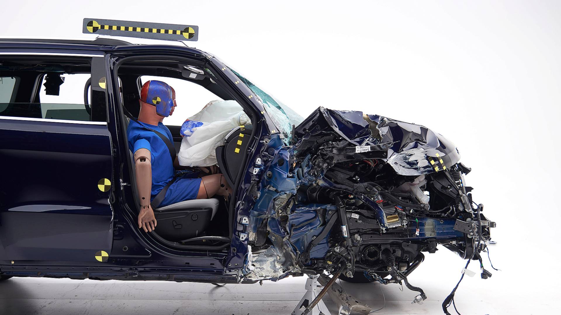 خودروهای آمریکایی در تست تصادف ضعیف عمل میکنند خودروهای آمریکایی در تست تصادف ضعیف عمل میکنند