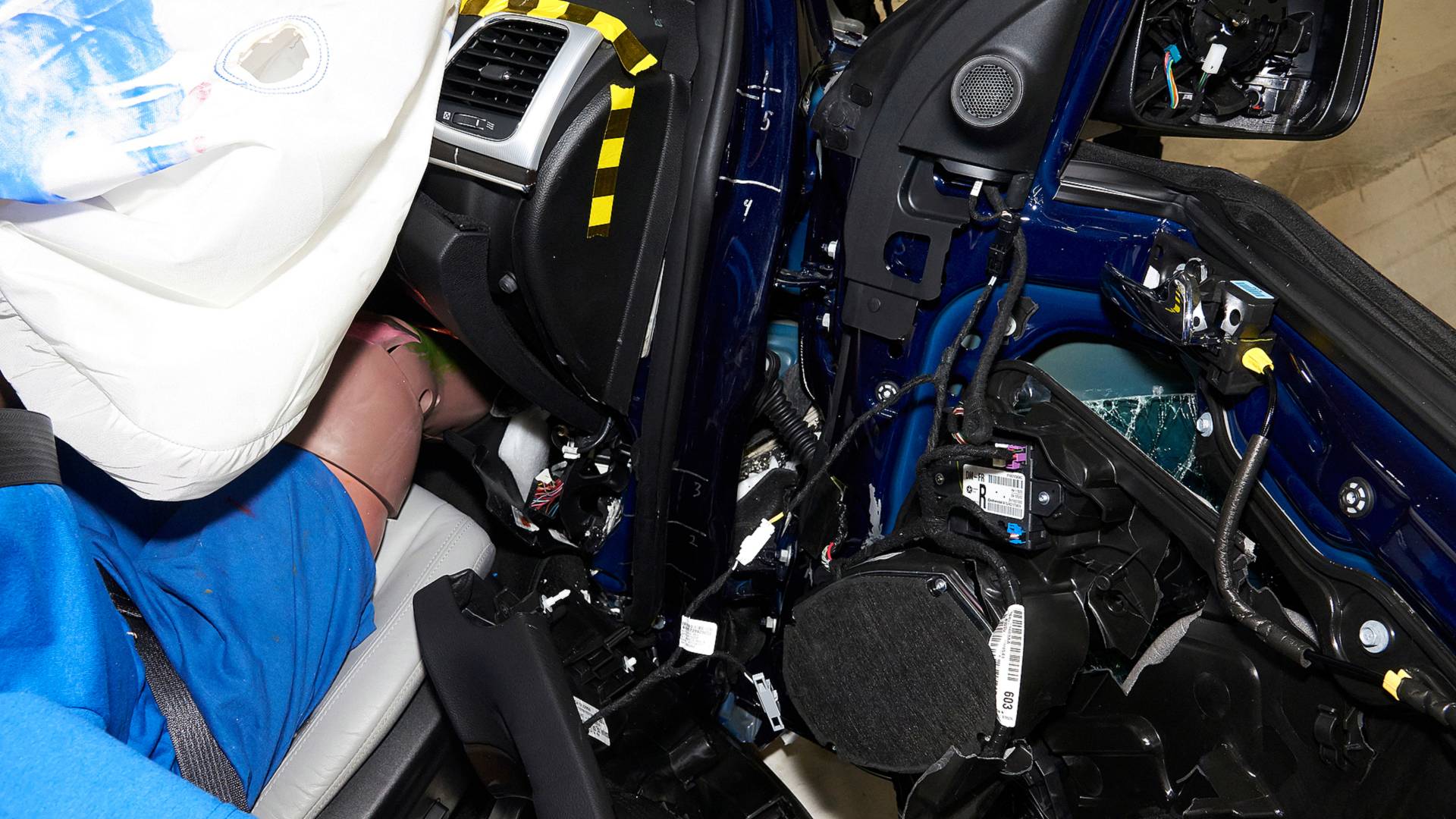 خودروهای آمریکایی در تست تصادف ضعیف عمل میکنند خودروهای آمریکایی در تست تصادف ضعیف عمل میکنند