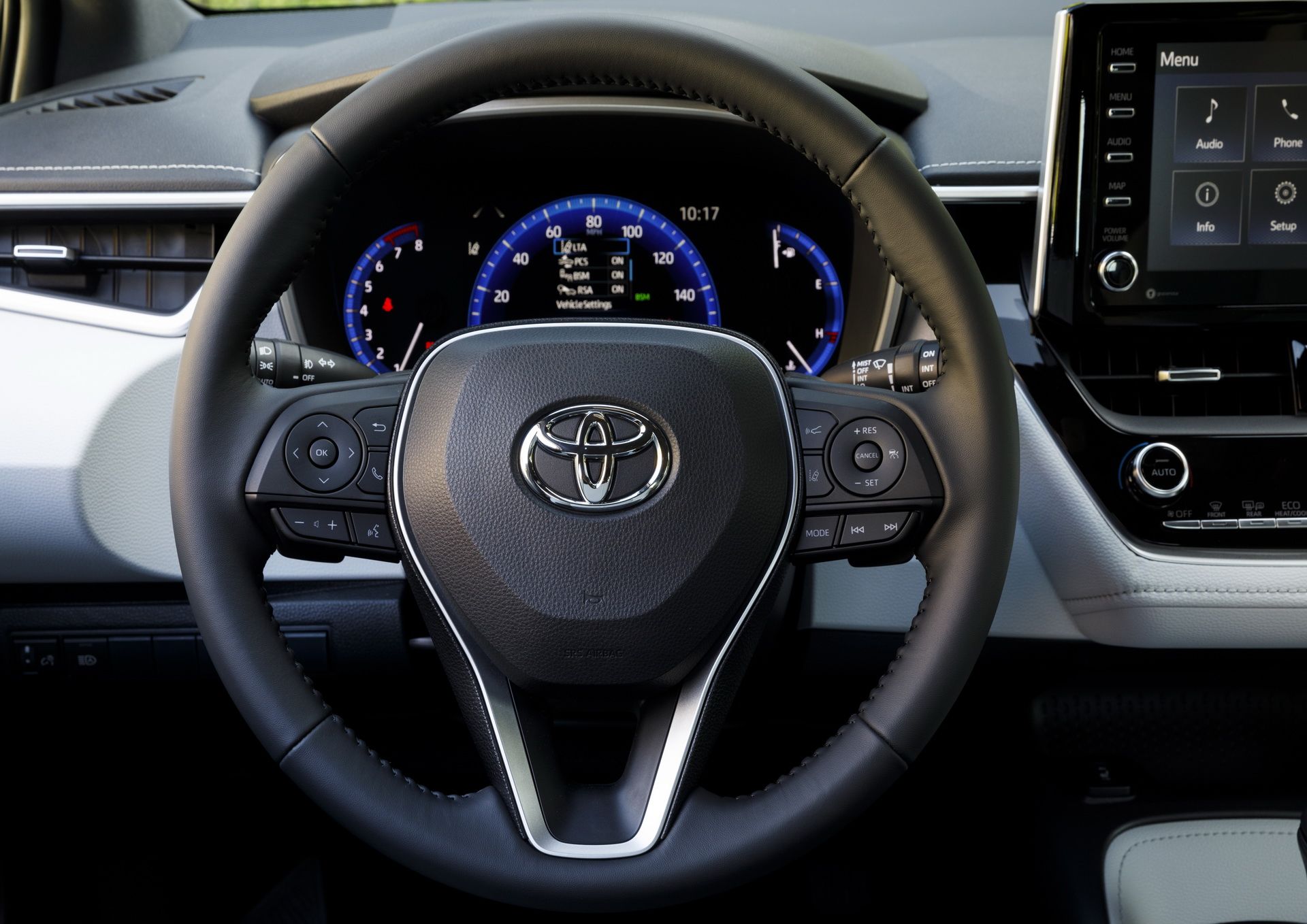 هاچبکِ پرفروشترین خودروی دنیا 20 هزار دلار میارزد هاچبکِ پرفروشترین خودروی دنیا 20 هزار دلار میارزد