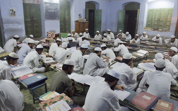 تحریم در ایران، جشن در عربستان: 