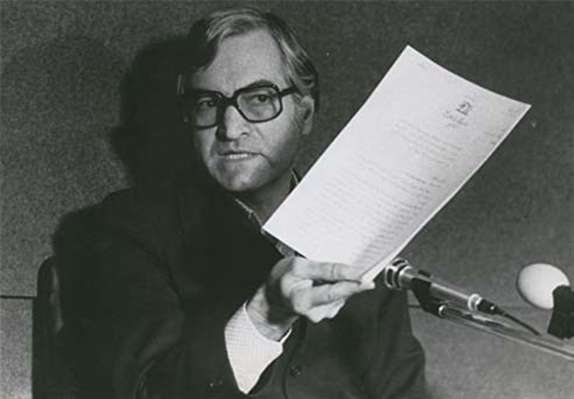 عباس امیر&zwnj;انتظام و 12 نام به بهانۀ مرگ او