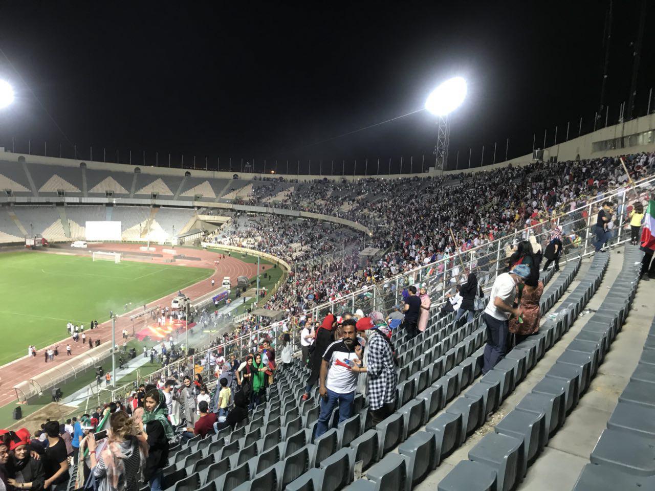 حاشیه نگاری یک دختر دهه هفتادی از لمسِ 