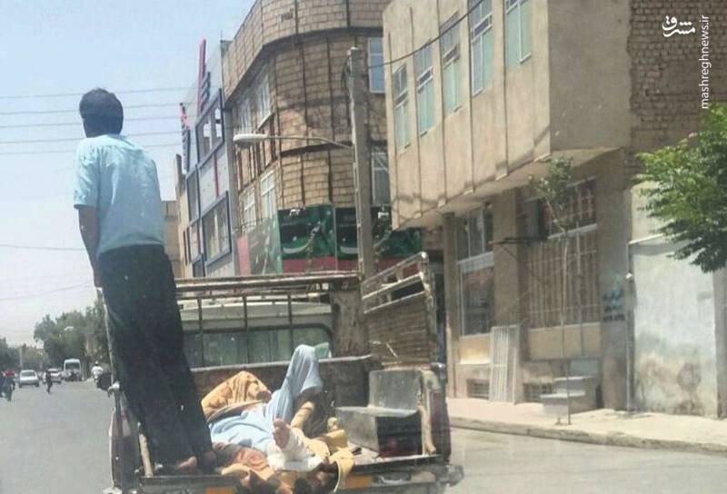 انتقال بیمار به بیمارستان با وانت در قم! (عکس)