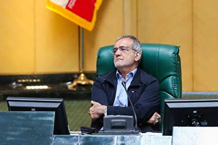 مسعود پزشکیان: اگر جای روحانی بودم، شفاف سازی می&zwnj;کردم/ نپذیرفتن&laquo;FATF&raquo; یعنی خود تحریمی/ افرادی که من را متهم کردند در تمام تمام هیات مدیره ها و بدون هیچ چارچوبی آدم دارند