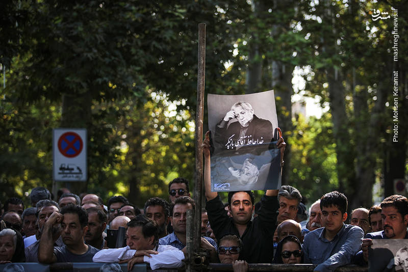 حاشیهای نازیبا در بدرقۀ «آقای بازیگر» حاشیهای نازیبا در بدرقۀ «آقای بازیگر»