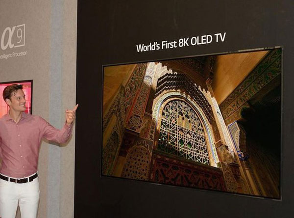 رونمایی از نخستین تلویزیون اولد 8K در جهان (+عکس) رونمایی از نخستین تلویزیون اولد 8K در جهان (+عکس)