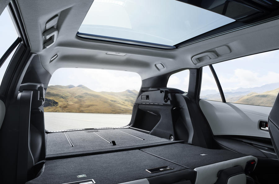 رونمایی از تورینگ اسپورت کرولا در آستانه نمایشگاه پاریس