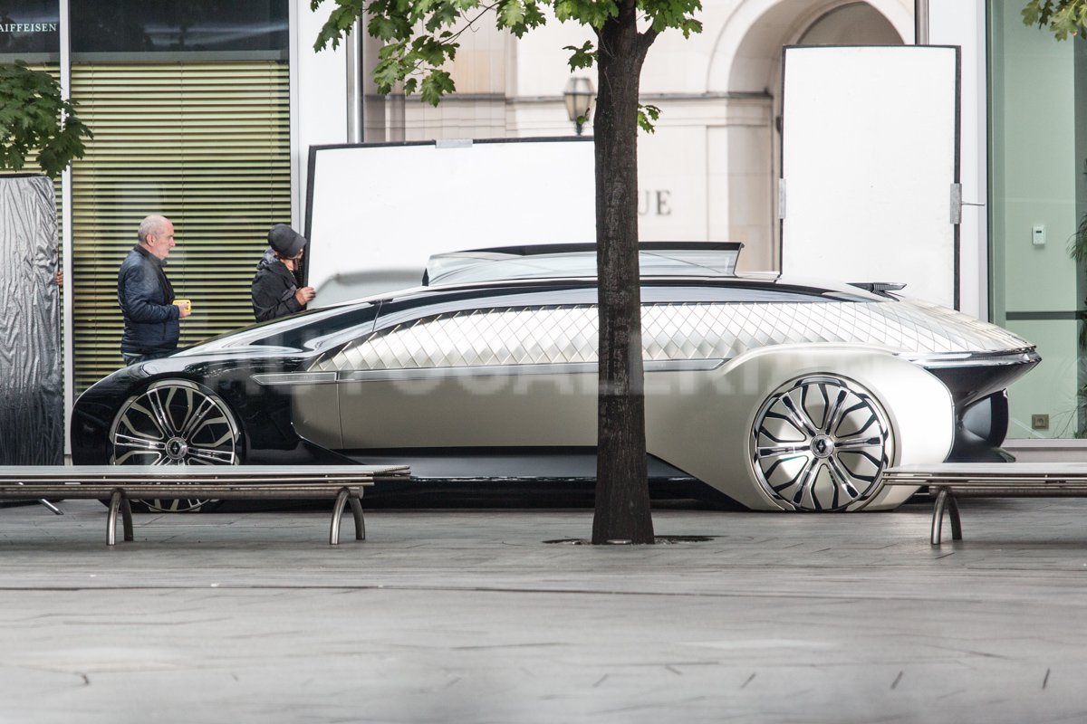 مدل مفهومی عجیب رنو زیر پوشش&zwnj;های استتاری