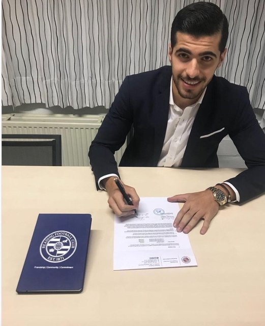 عزت&zwnj;اللهی به ردینگ انگلیس پیوست