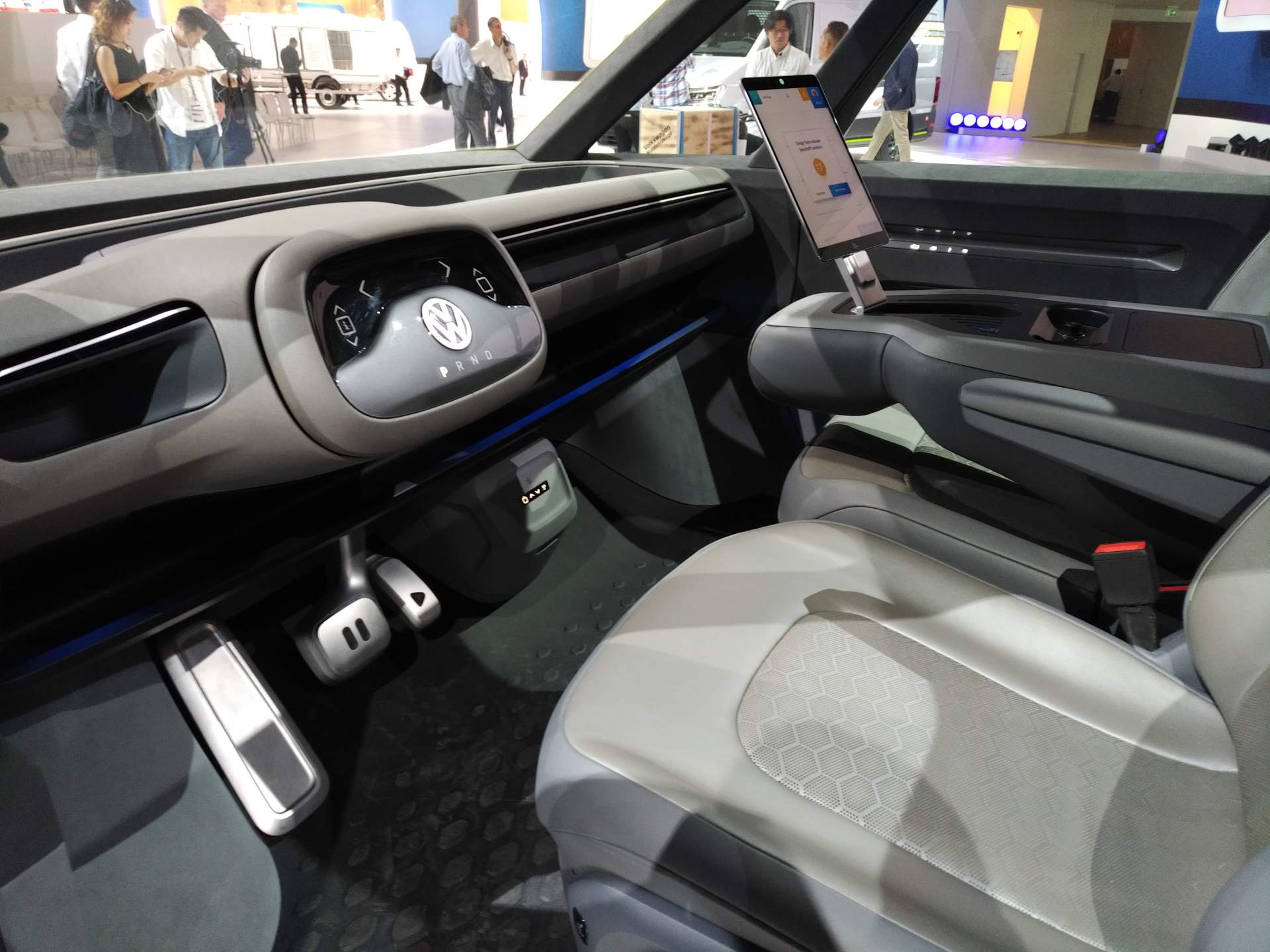 پیش نمایش ون تمام الکتریکی باری فولکسواگن پیش نمایش ون تمام الکتریکی باری فولکسواگن