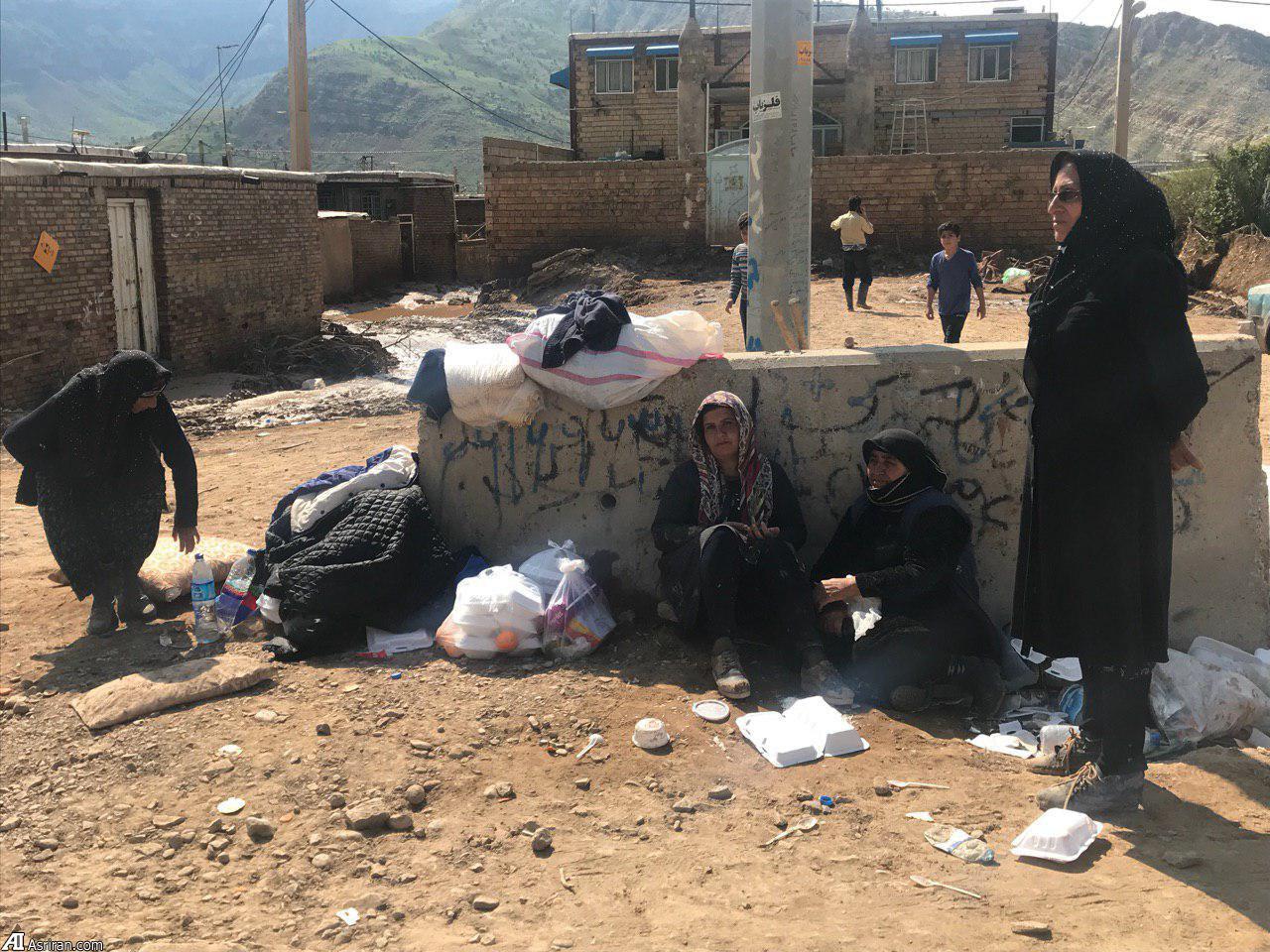 اهالی ده هنوز هم دل نکندهاند از «بابازید» سیل زده! اهالی ده هنوز هم دل نکندهاند از «بابازید» سیل زده!