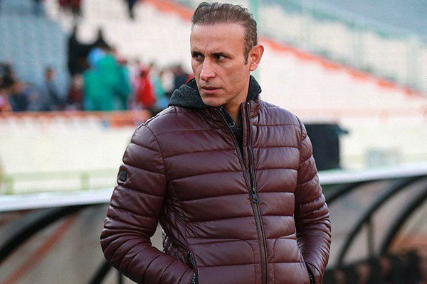 سرمربی پدیده به نشست خبری نرسید