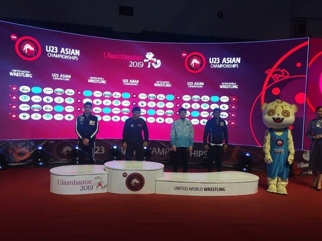 2 نقره و یک برنز کشتی آزاد امید ایران در روز دوم قهرمانی آسیا