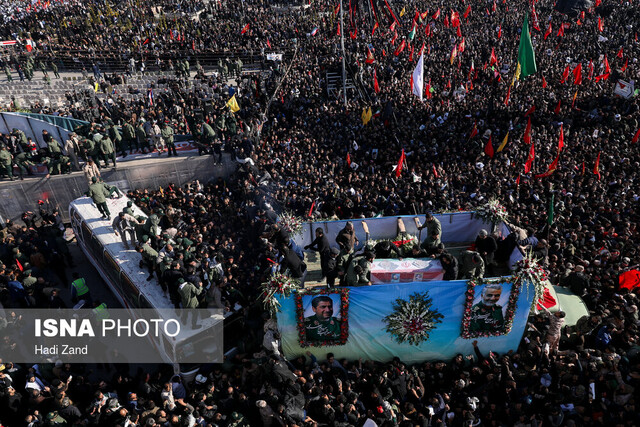 حضور مردم کرمان در مراسم تشییع شهید سردار سلیمانی حضور مردم کرمان در مراسم تشییع شهید سردار سلیمانی