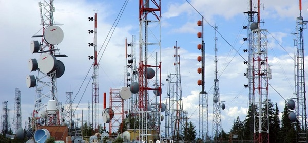 شرکت ارتباطات: بیش از ۶ هزار دکل در تهران داریم شرکت ارتباطات: بیش از ۶ هزار دکل در تهران داریم