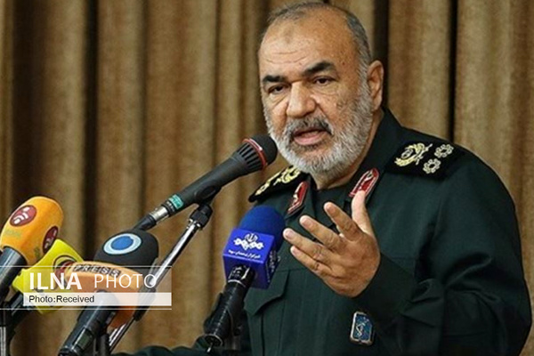 فرمانده کل سپاه: حضور ۵۰ میلیونی مردم زیر تابوت سردار سلیمانی، تمام ترفندهای شوم دشمن را بر باد داد