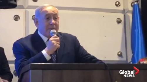 فرار نتانیاهو از روی صحنه سخنرانی پس از شلیک راکت از غزه