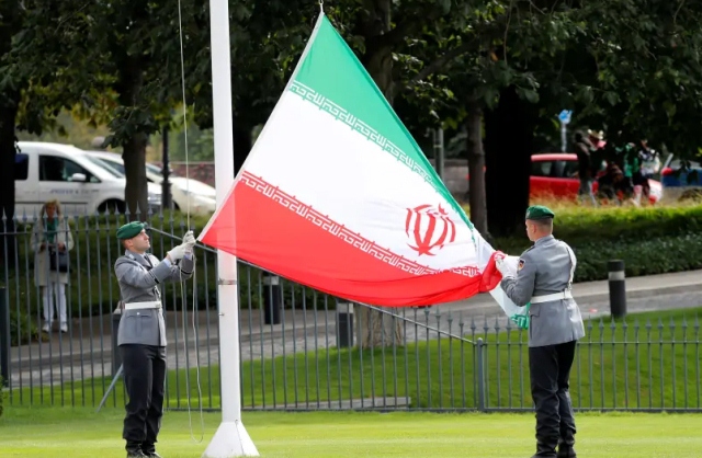  جشن پیروزی انقلاب اسلامی ایران حضور داریم