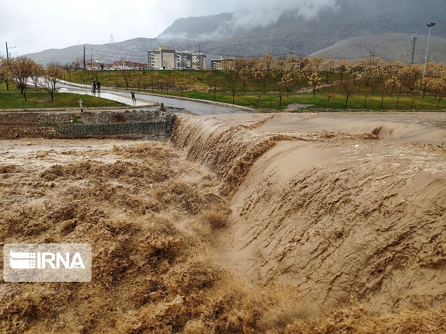 قطع راه ارتباطی بیش از ۱۰۰روستا در لرستان به دلیل بارش شدید و سیل