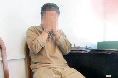 کلاهبردار میلیاردی، زیر تختخواب دستگیر شد (+عکس) کلاهبردار میلیاردی، زیر تختخواب دستگیر شد (+عکس)