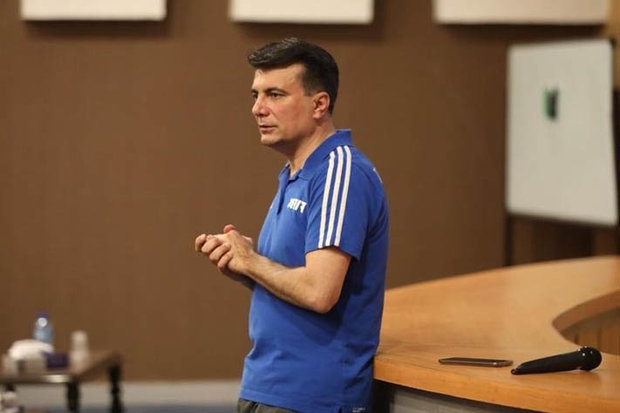 رئیس دپارتمان داوری: مدیر عامل استقلال چهره فوتبالی است و تصمیم کمک داور را پذیرفت