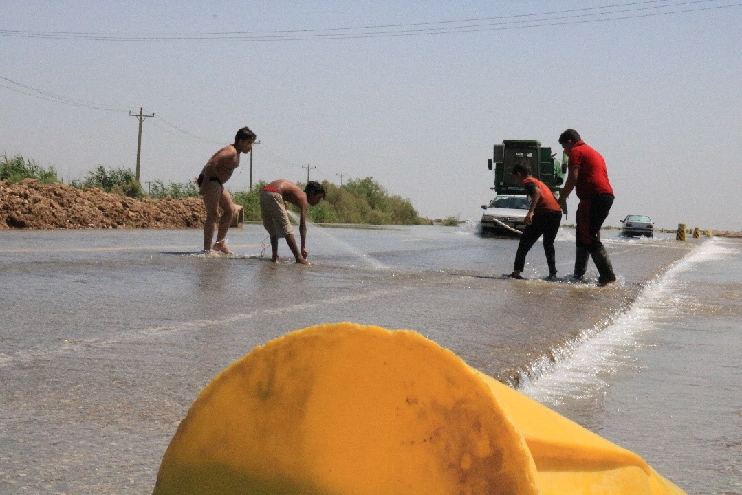 فاتحانِ خشمگین آب&zwnj;های گِل&zwnj;آلود