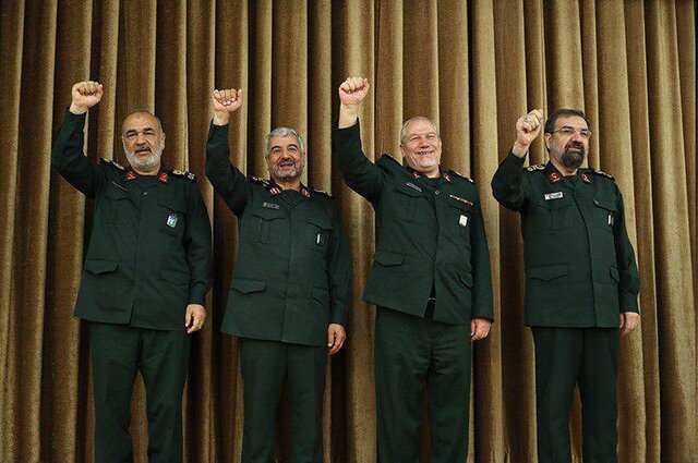 4 فرمانده سپاه در یک قاب 4 فرمانده سپاه در یک قاب