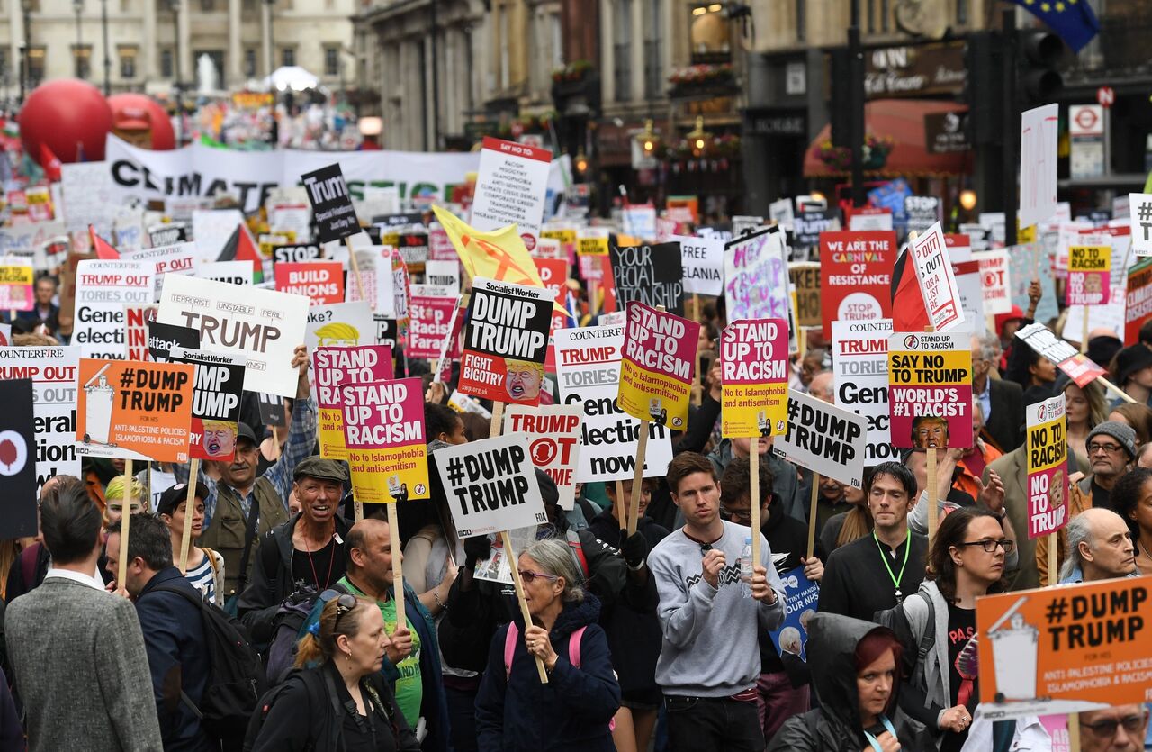 تظاهرات صدها نفر از اهالی پورتسموث انگلیس علیه ترامپ