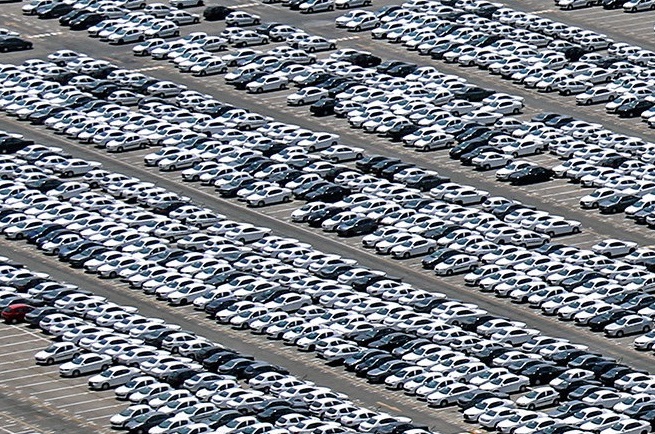 وزارت صمت: احتكاري نداريم ، خودروها پس از تكميل تحويل مشتريان مي شود